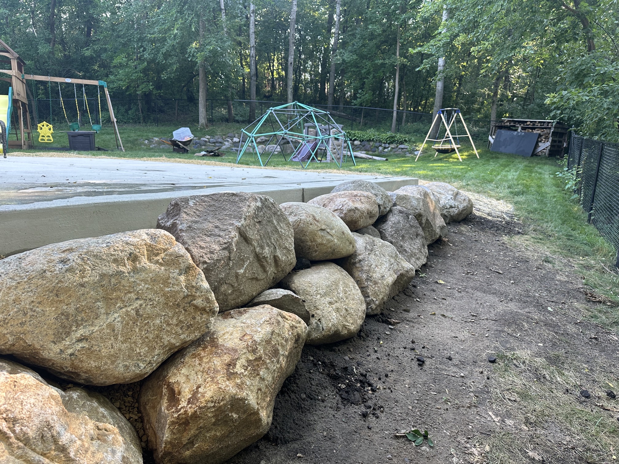 Retaining Wall and Accent Wall Installation
